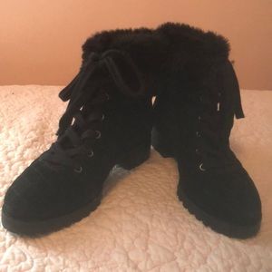 Black quilted suede hiking boot 8M